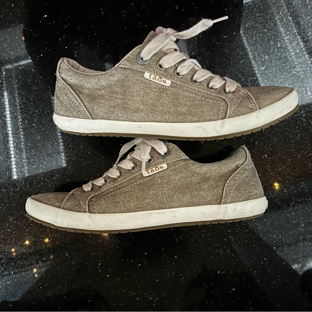 Taos Sneakers - Tan, size 8